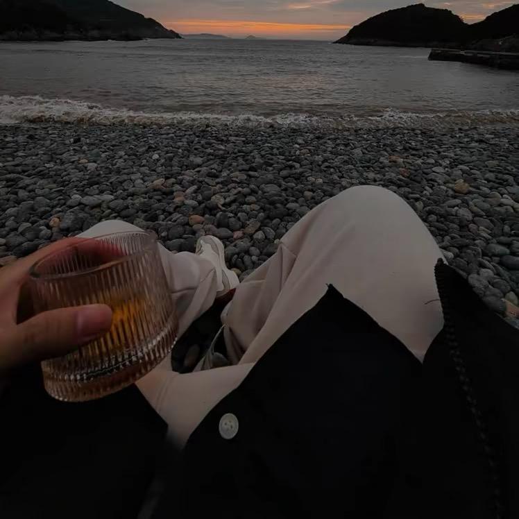 一杯美式    /\