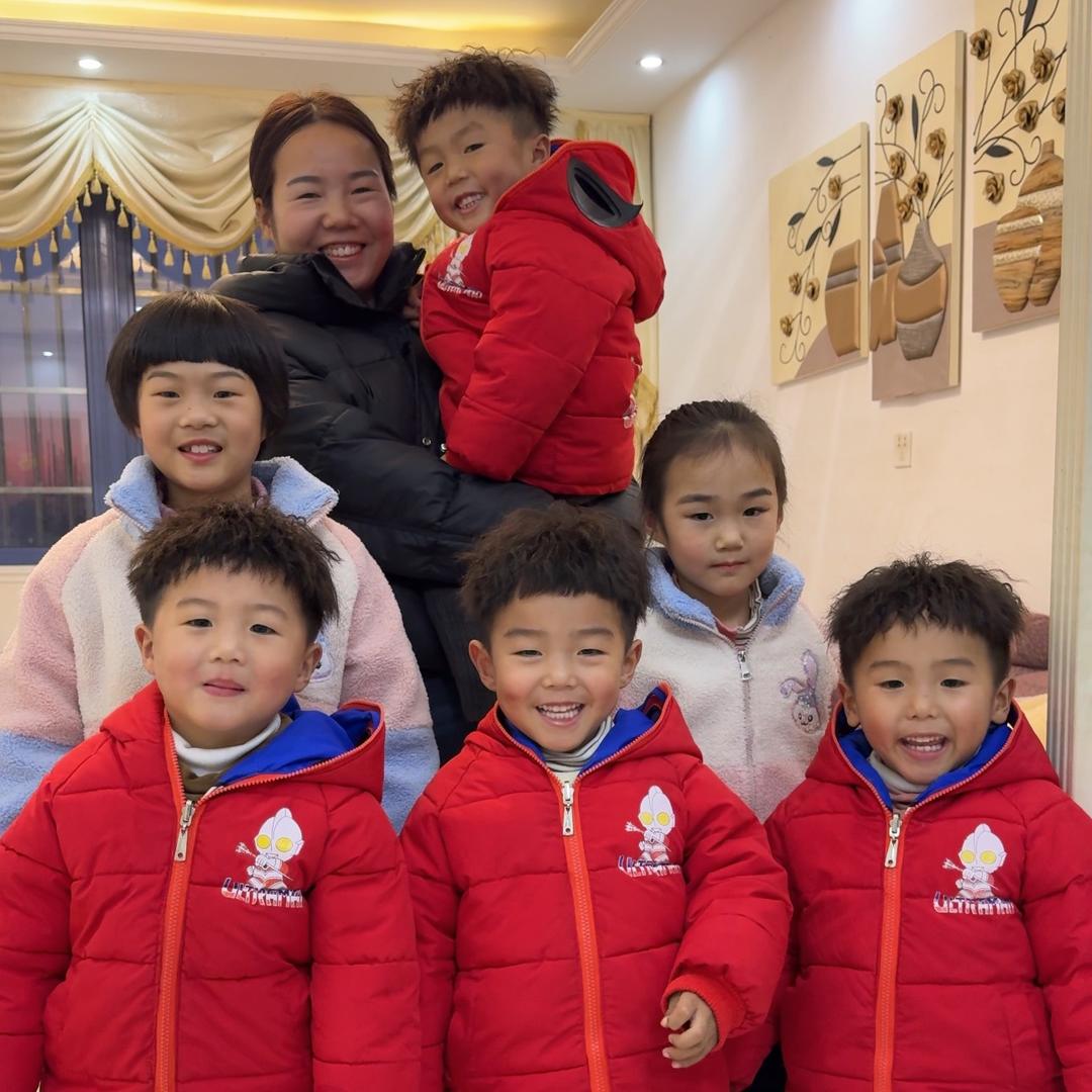 四胞胎繁荣昌盛（9月20日服装店开业）@抖音