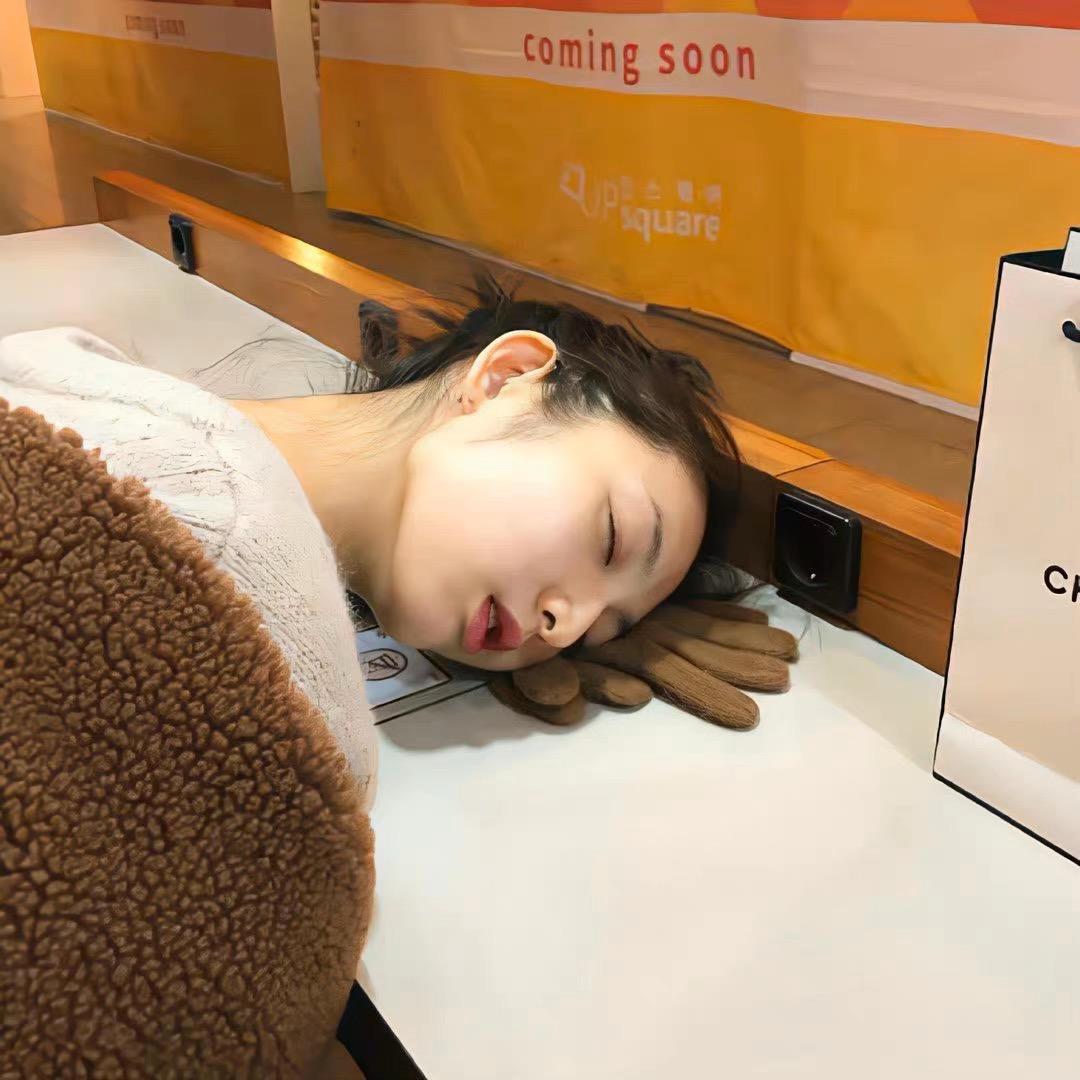 妮妮.