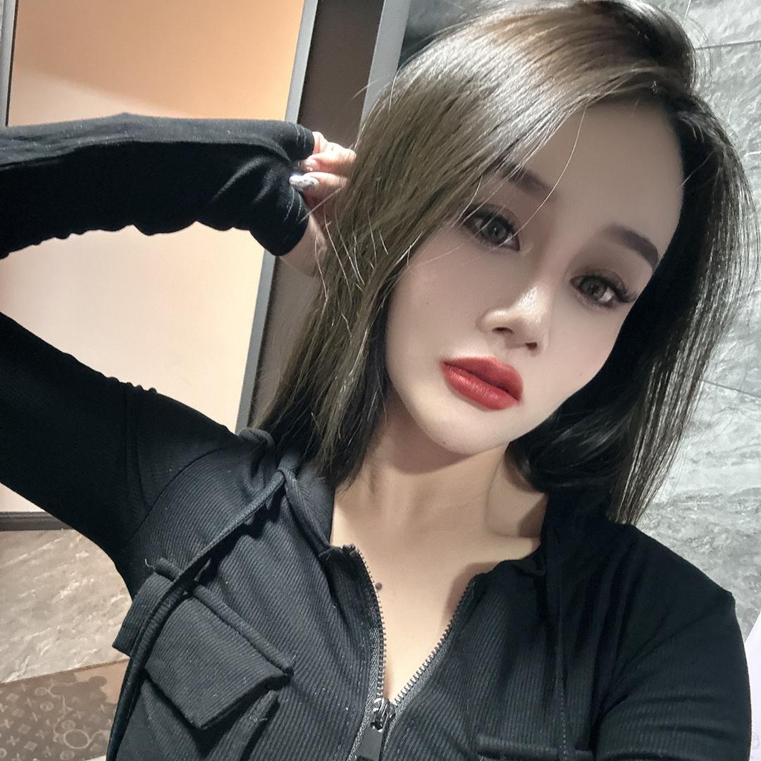 欣美轻奢服饰店
