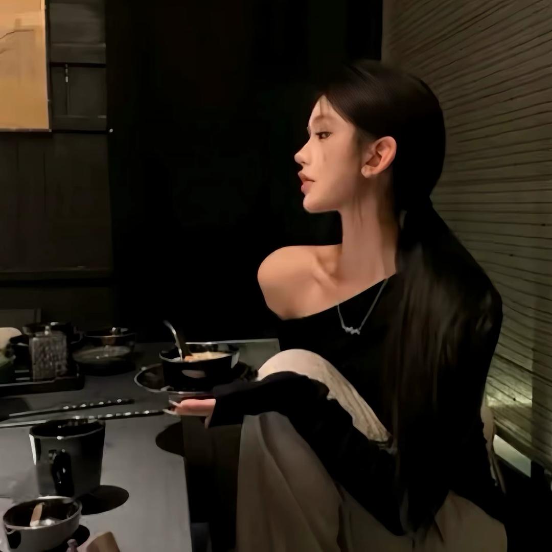 睡醒打哈婆娘