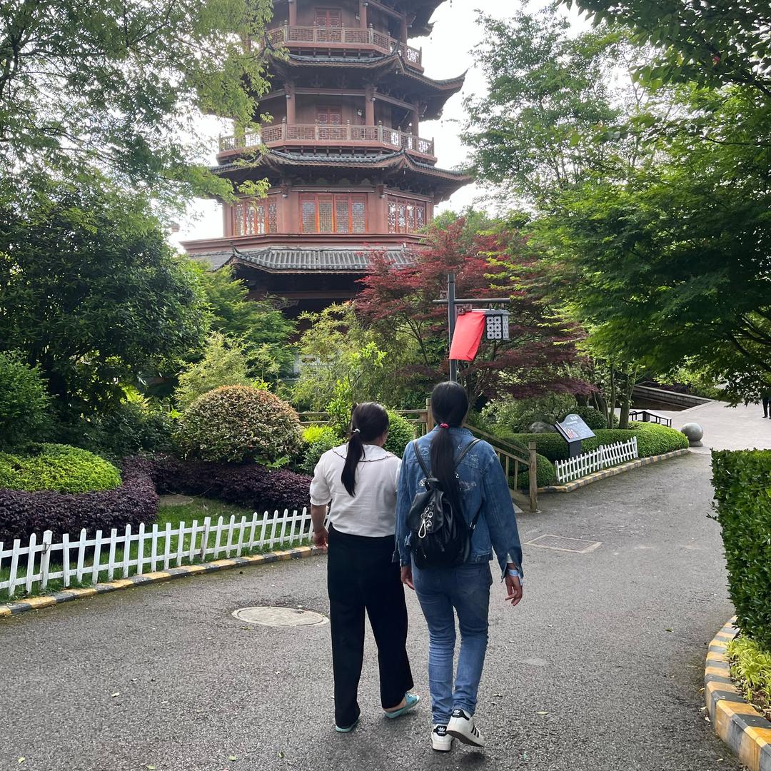 凤栖江畔