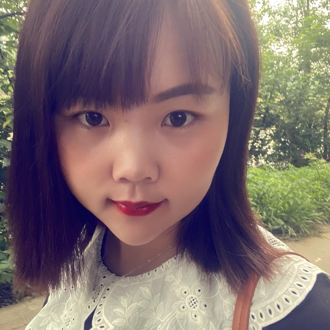 小罗  小罗 爱吃菠萝