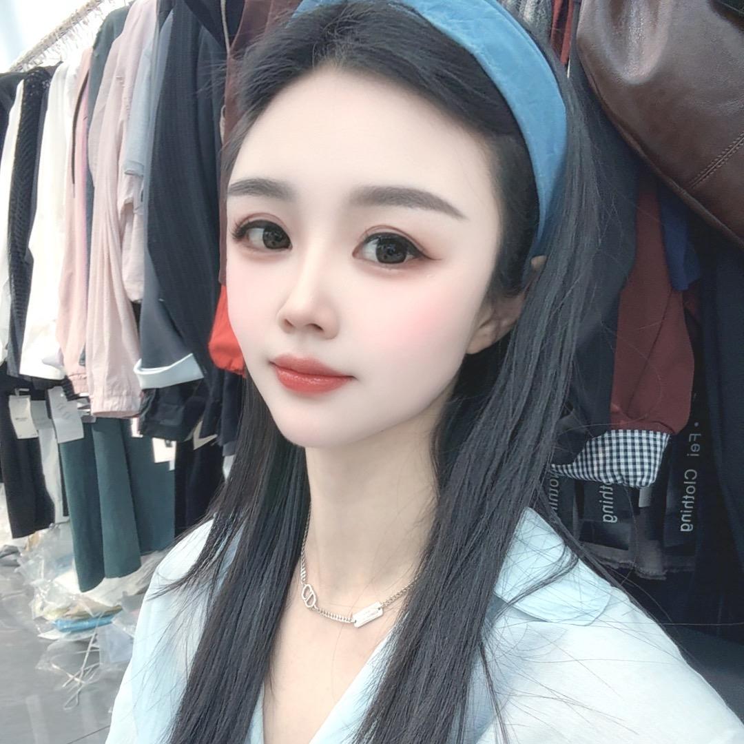 永平《琉璃色彩》女装店杨琴