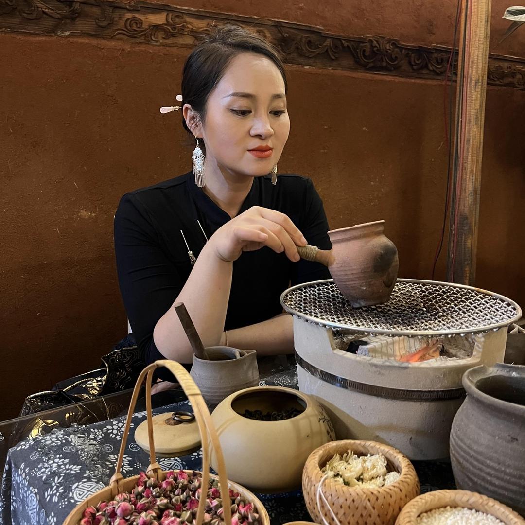 院子里的廖姐姐