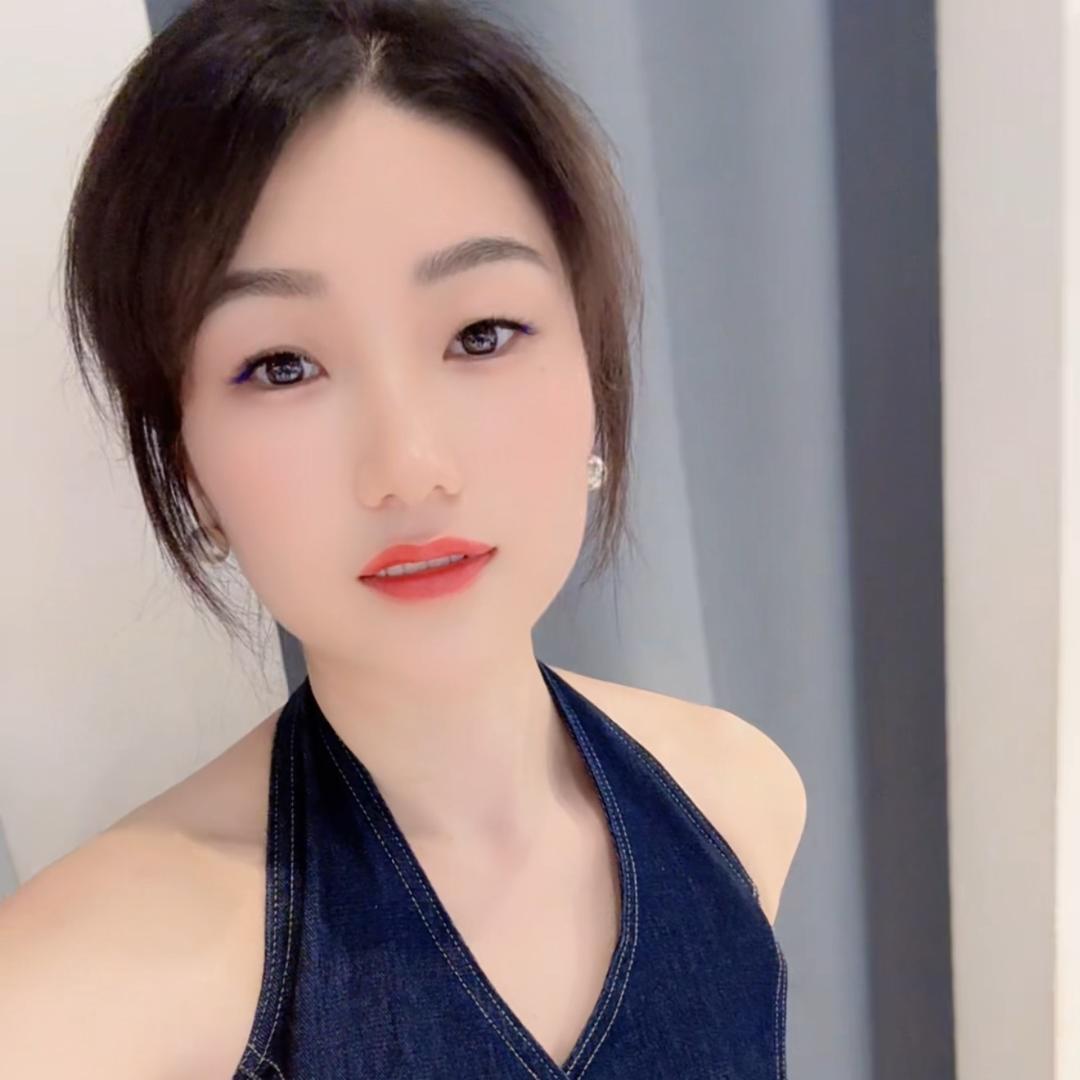 @地下商业街外贸女装店