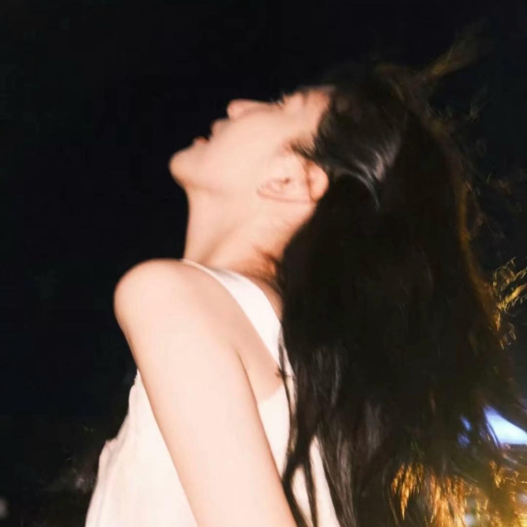 莹莹ooo.