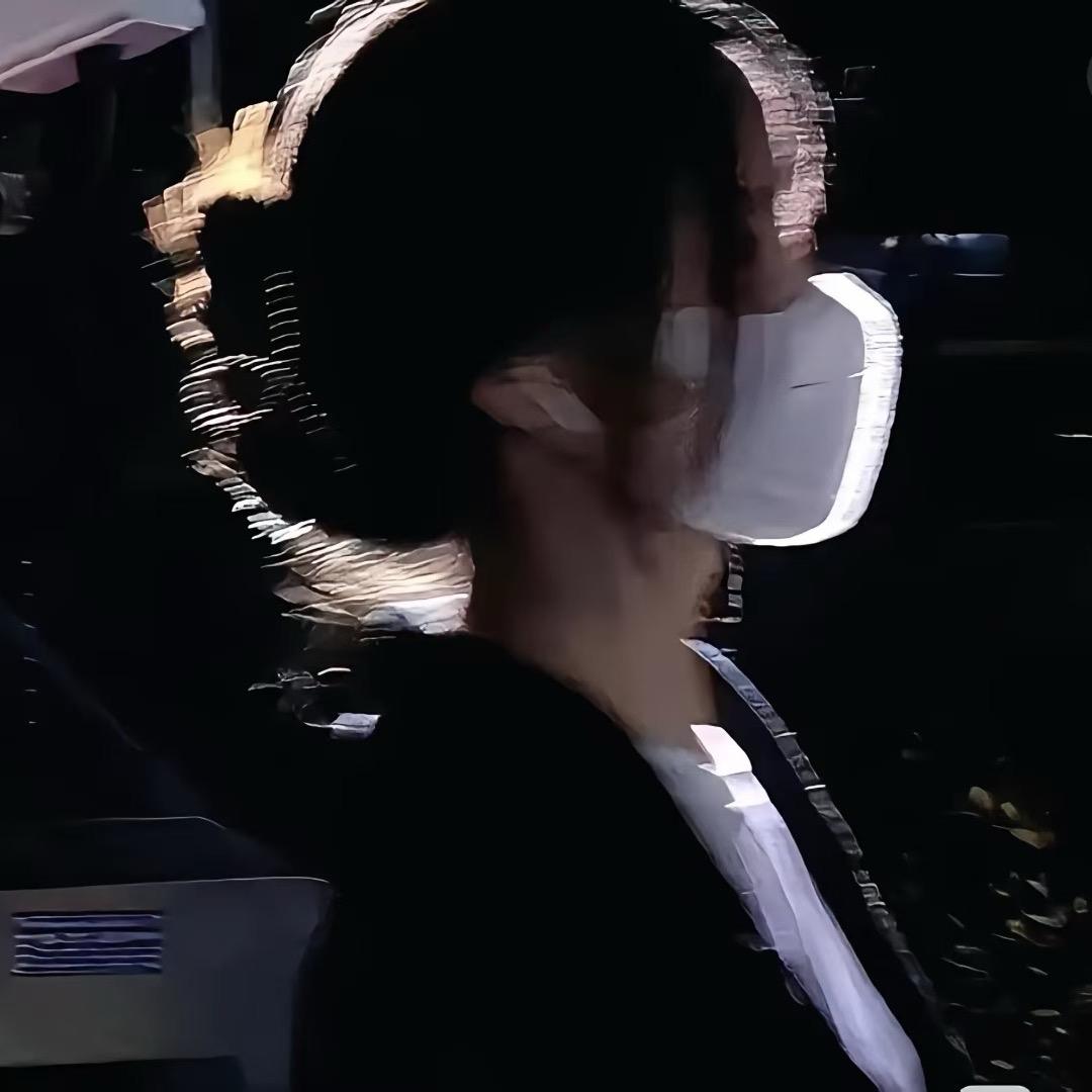 爱吃榴莲的疯女人