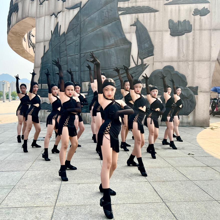 @艺星舞蹈艺术学校-董姥丝💃