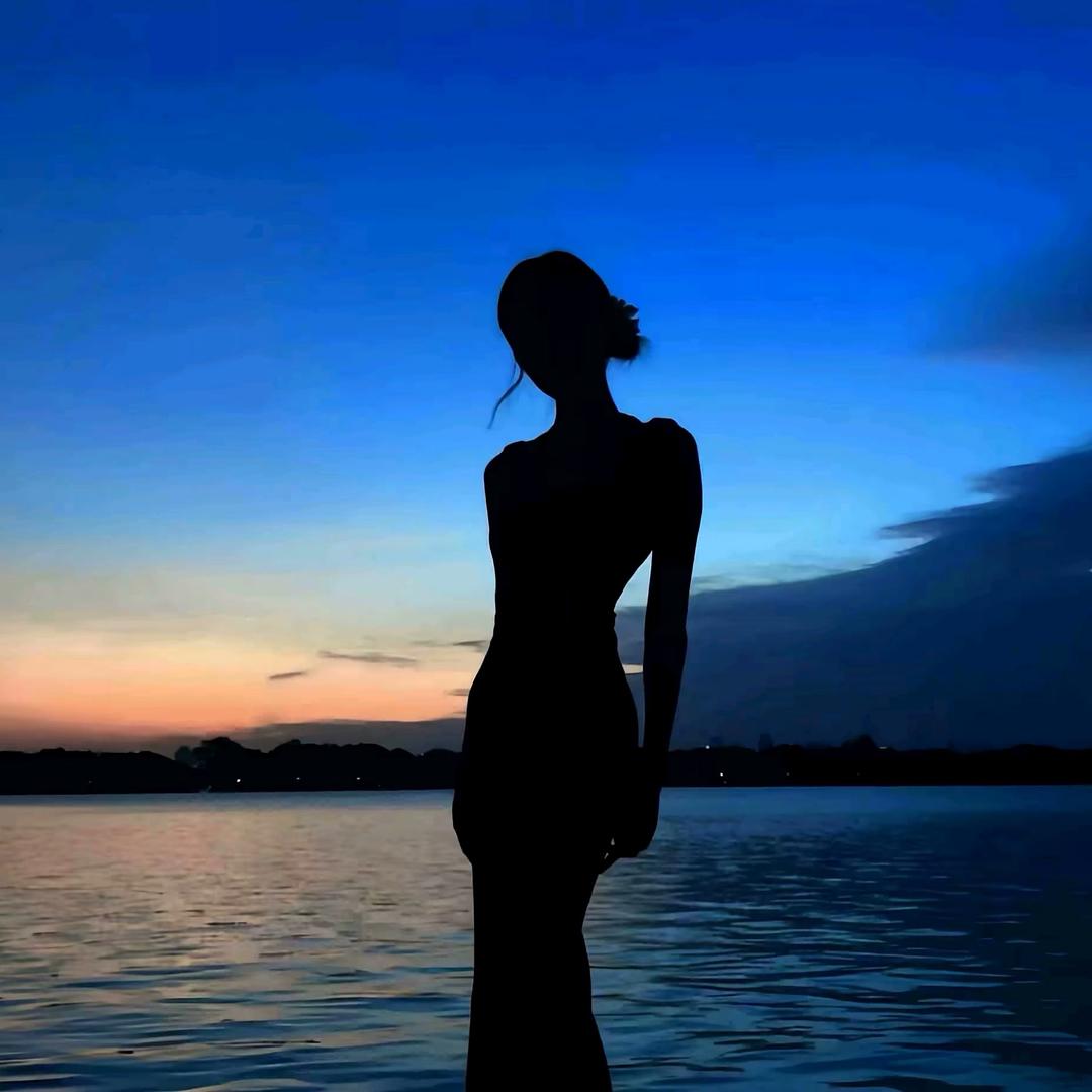 阿莹.