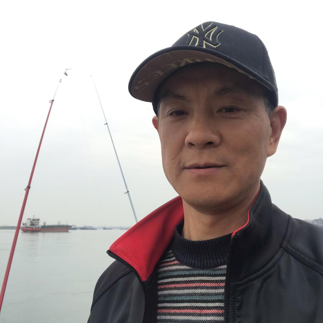 小邓爱钓鱼