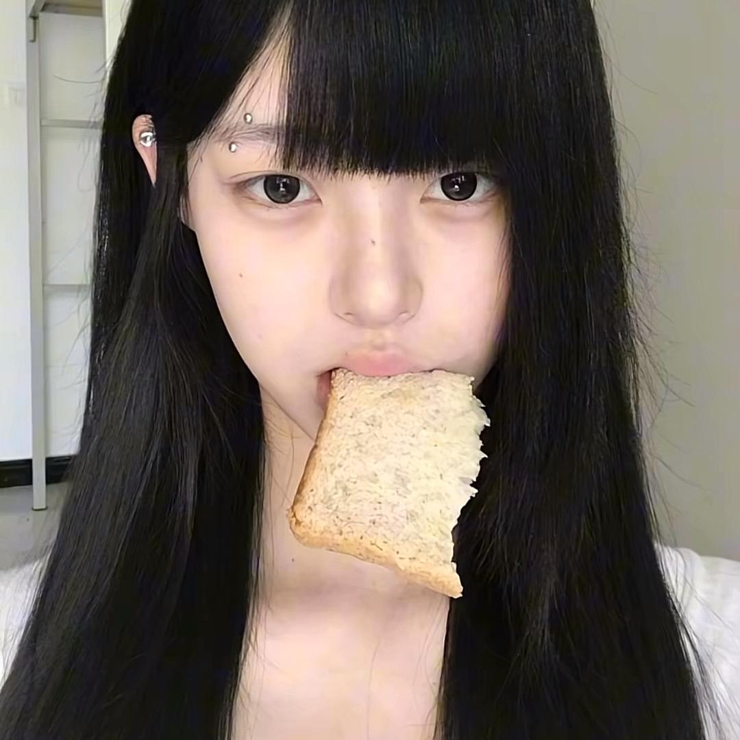 好想掰李楷灿的牙齿