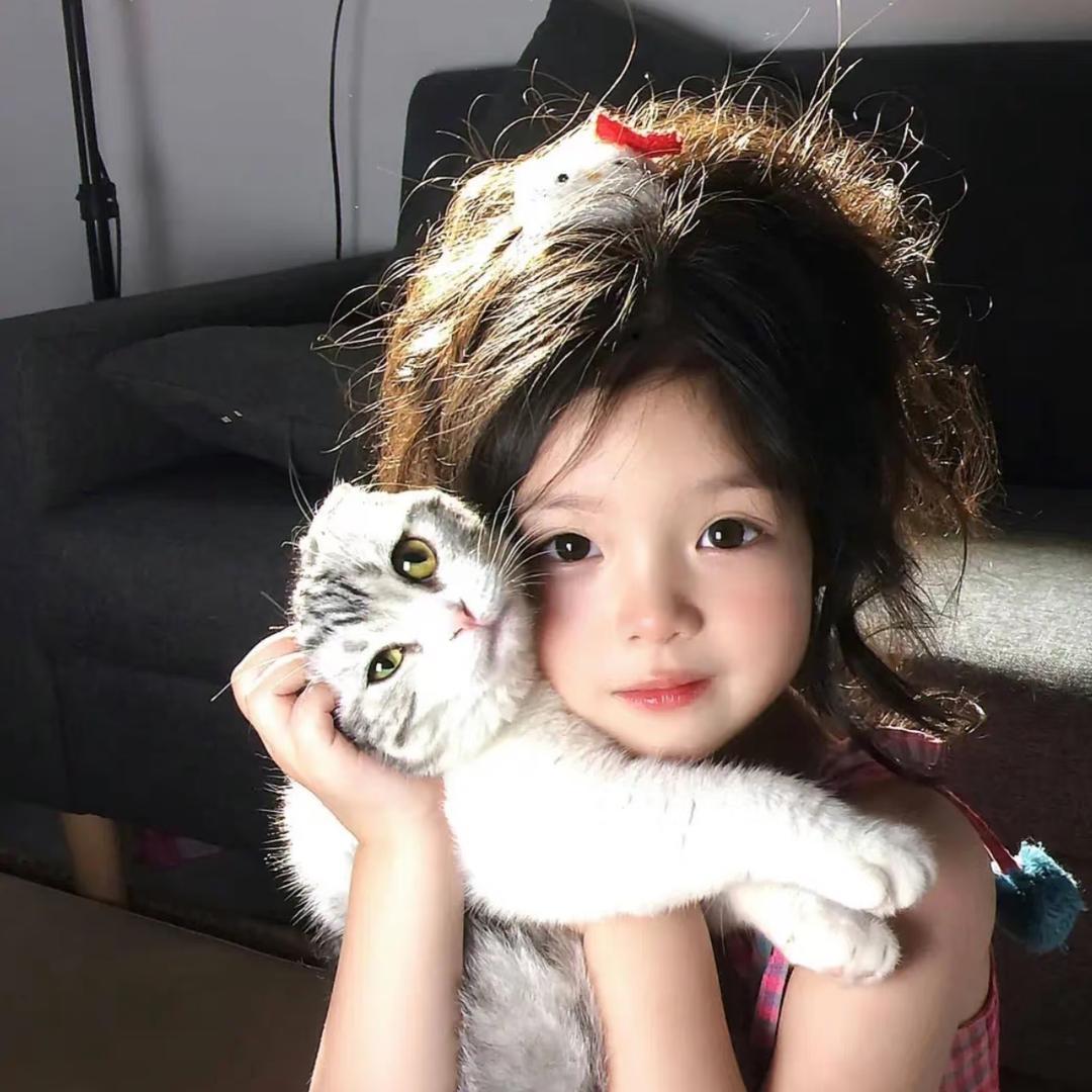 小怡吃不肥哒