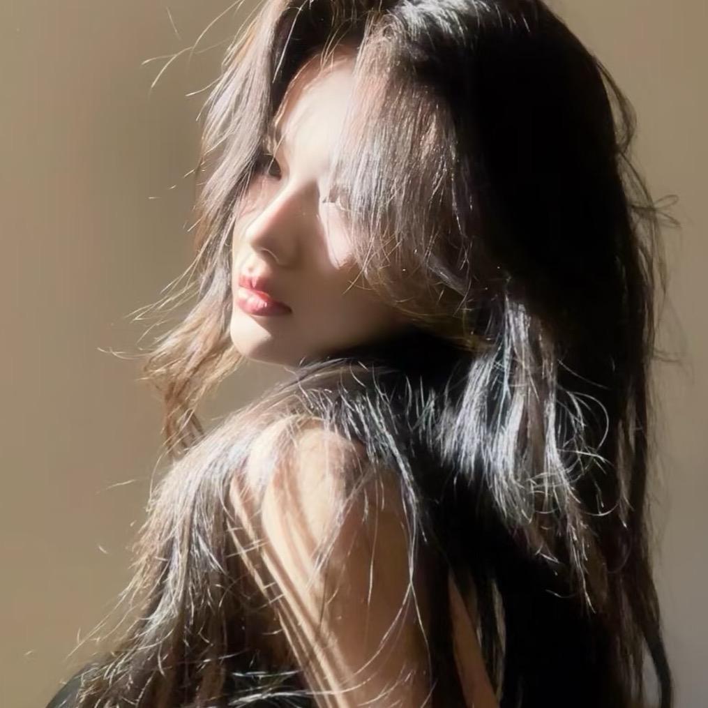 @李妤