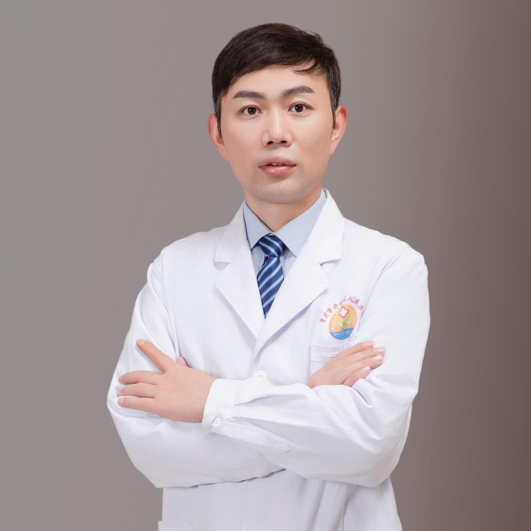 皮肤美容主任何金