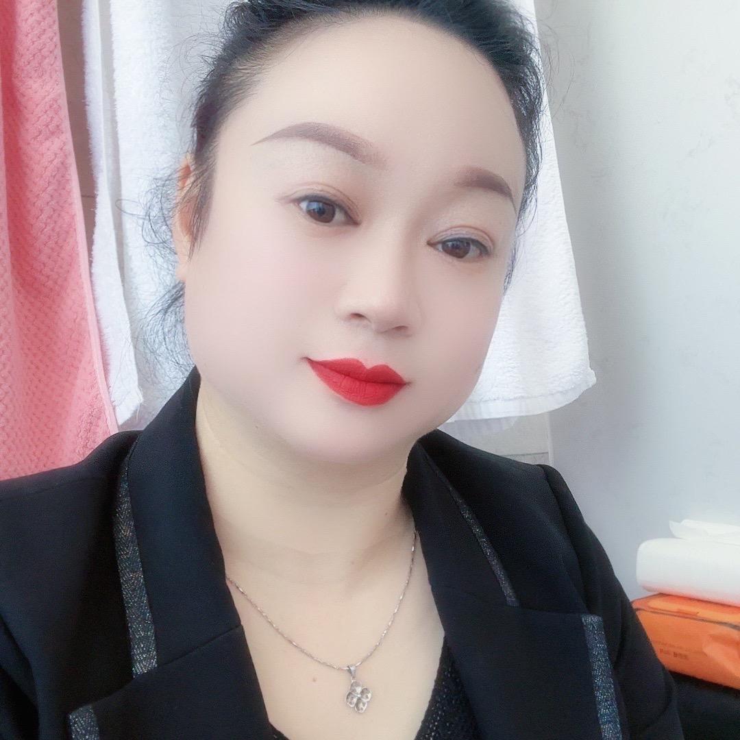 白云《同款在橱窗》