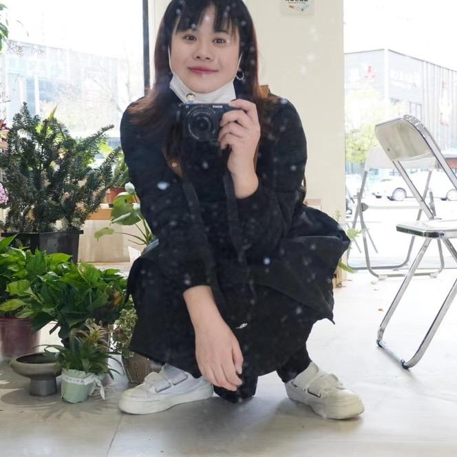 气泡水小阿姨