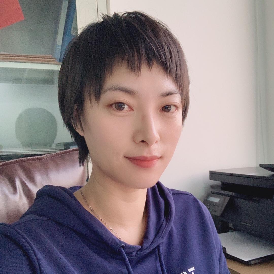 骑哈雷的小姑娘垚垚切克闹