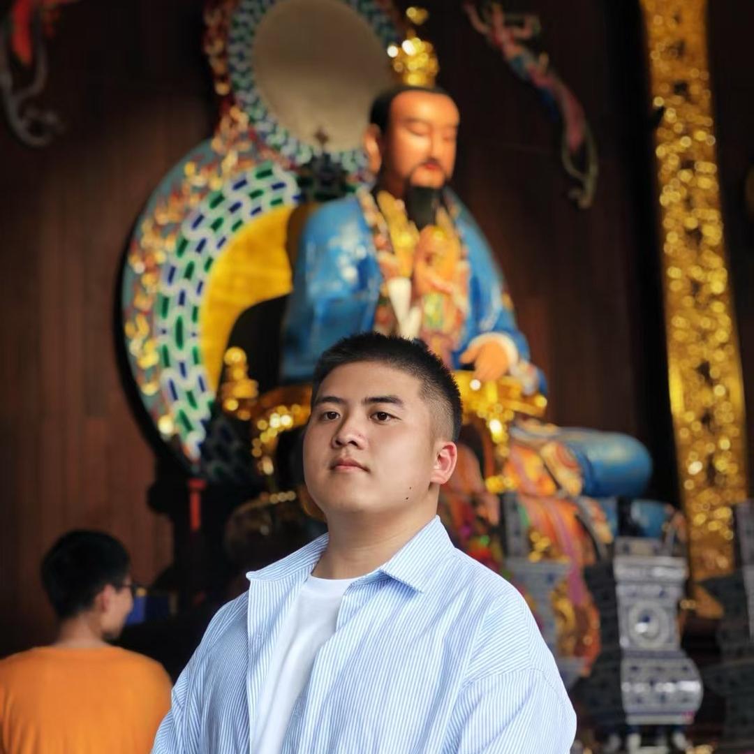 鹏鹏在发呆