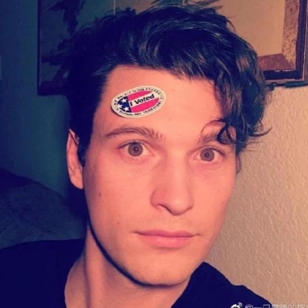 忧郁的水仙男神