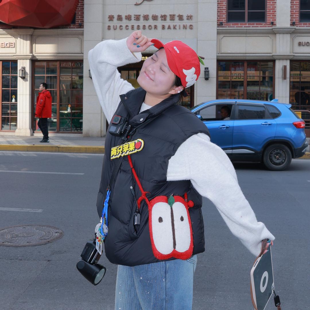 两只苹果🍎(富士女摄红苹果帽子接约拍)