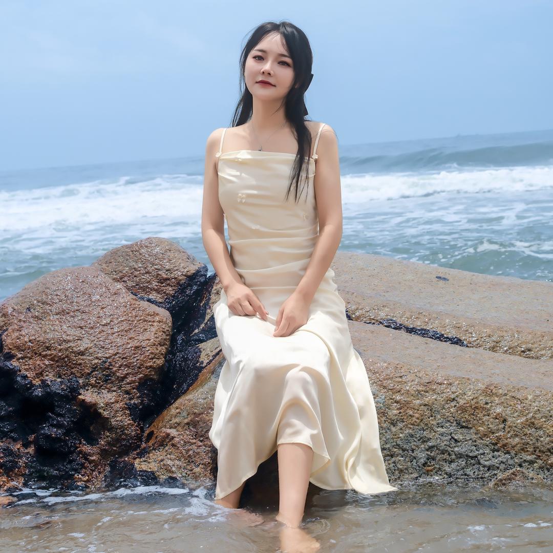 李小露(卖铁的小姐姐)