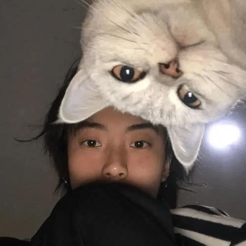 她昨晚躺我床上