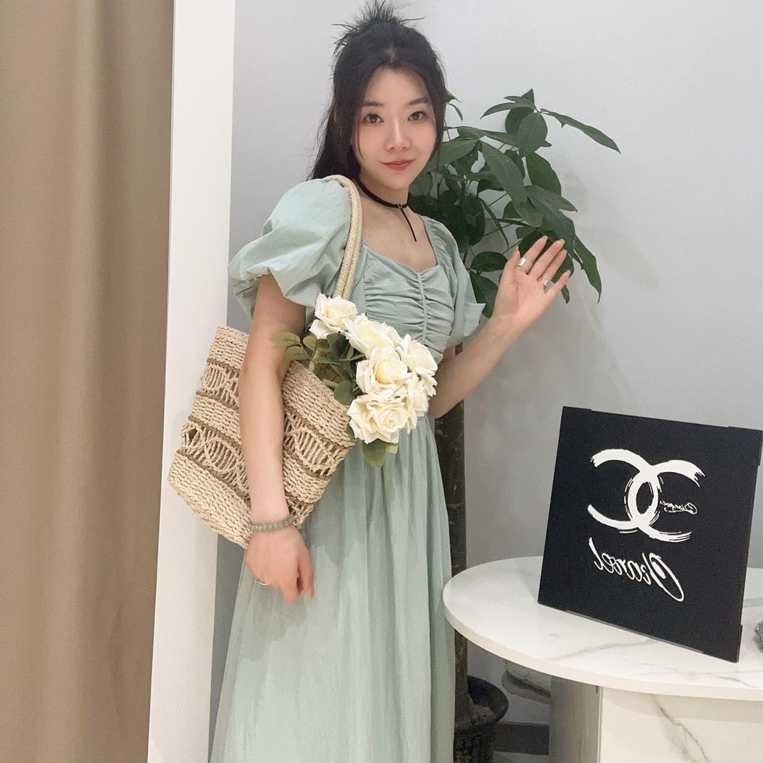 云梦潮炫轻奢女装店