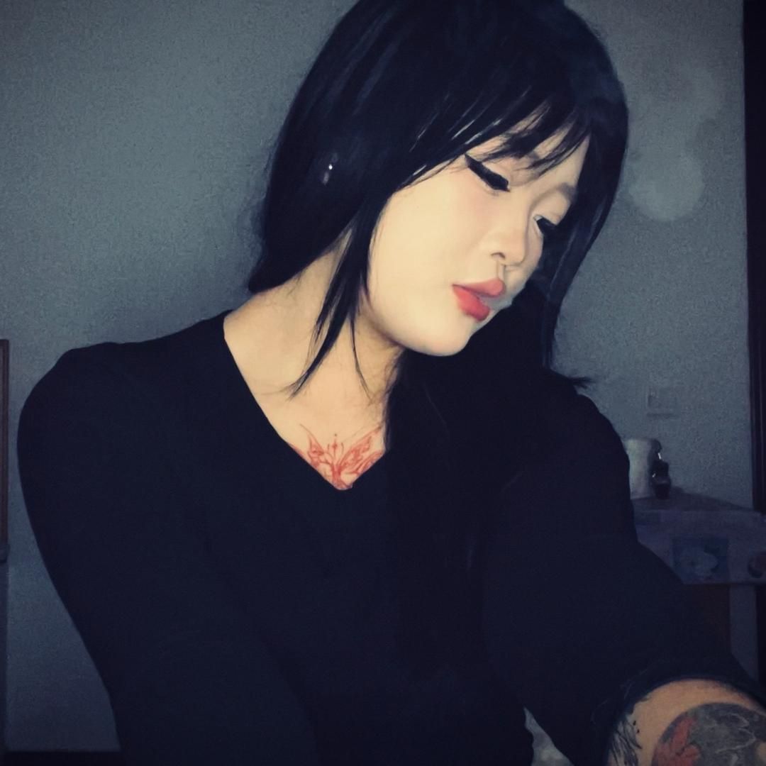媛.