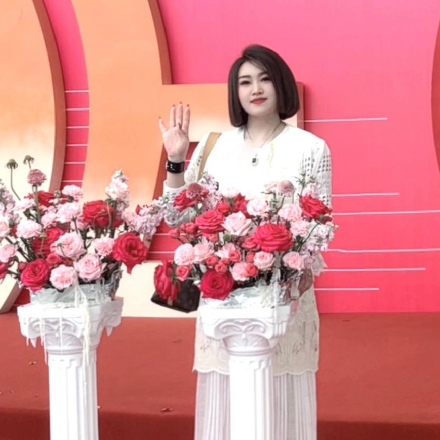 凌家塘<伟亮花生瓜子坚果炒货批发>崔小夏