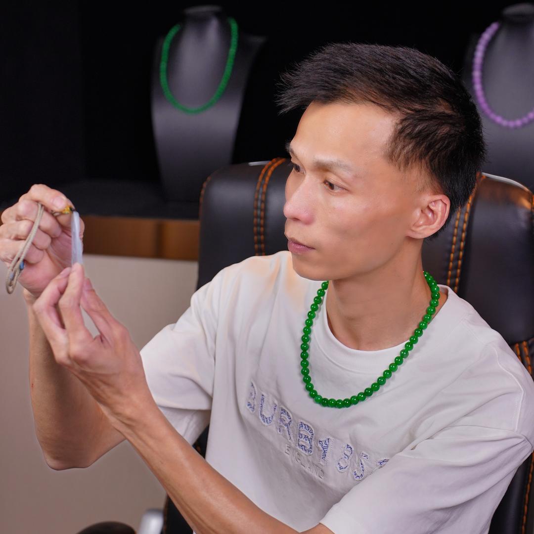 老四雕刻翡翠