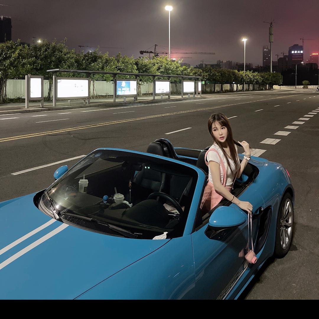 霹雳啪啦美少女