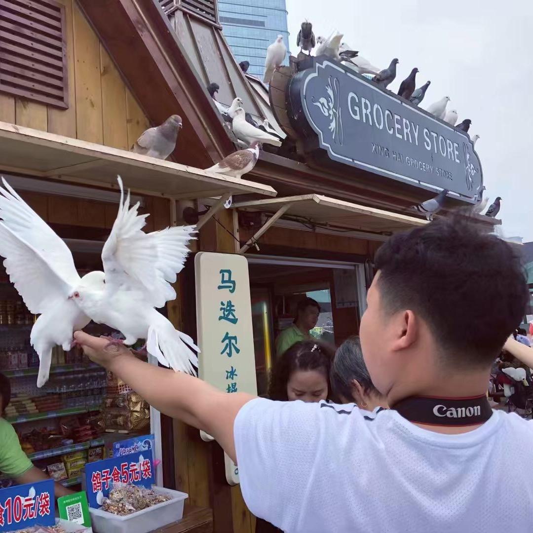 猛的，