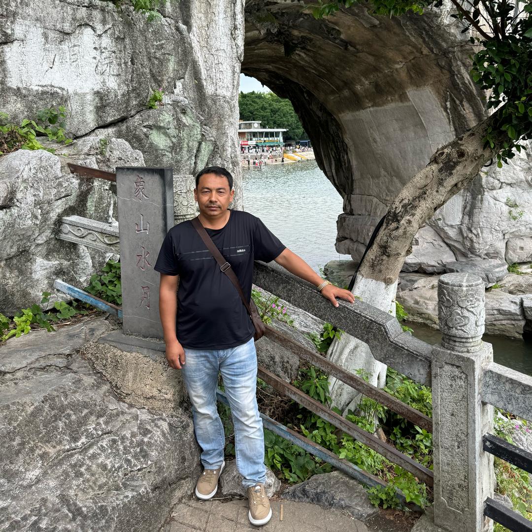 (巴图尔江)  大货车司机