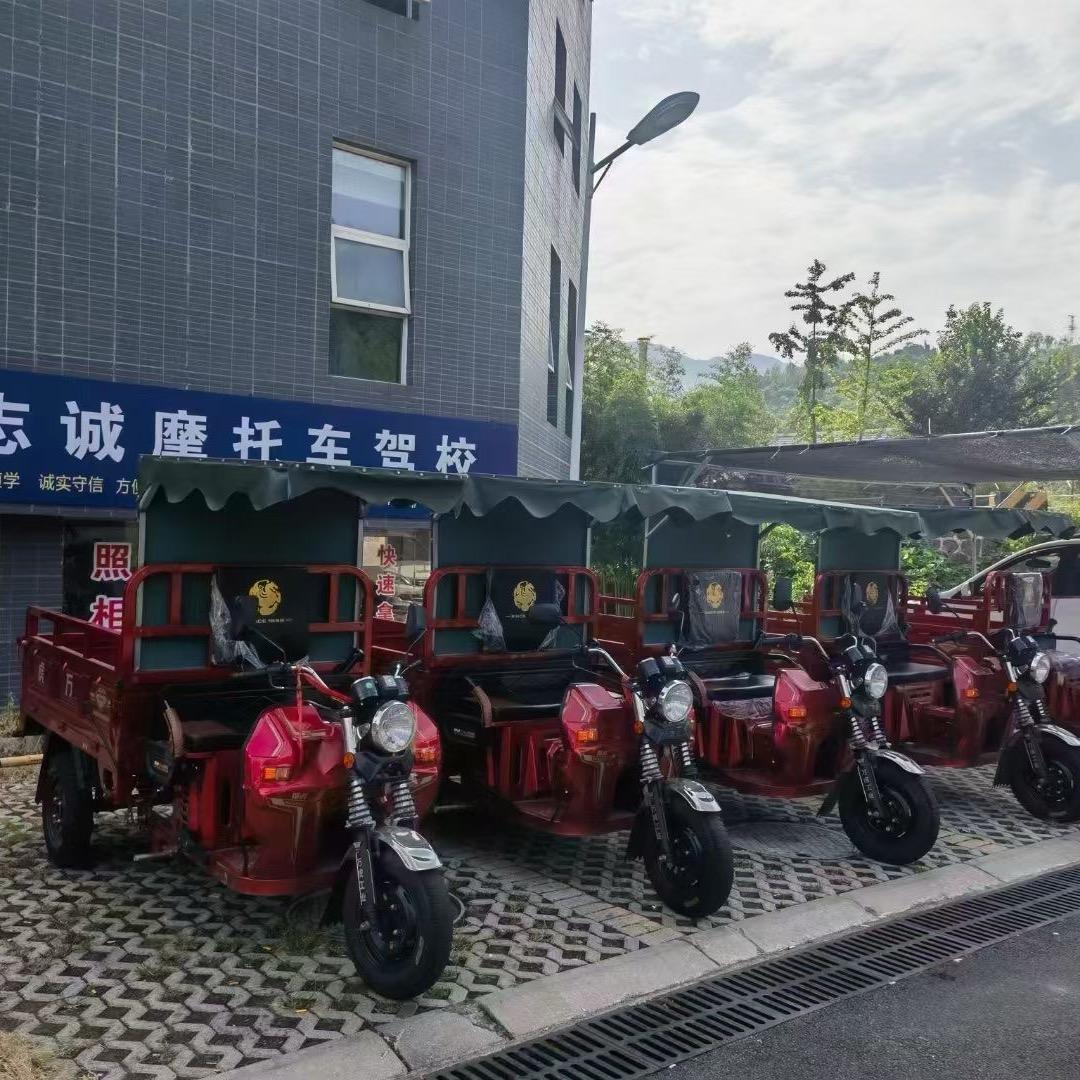 雅安志诚摩托车驾校小吴老师（彤彤）