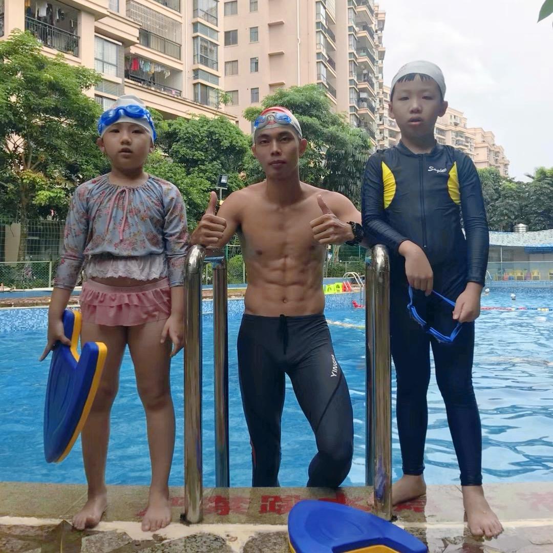 聚龙湾.海豚游泳培训