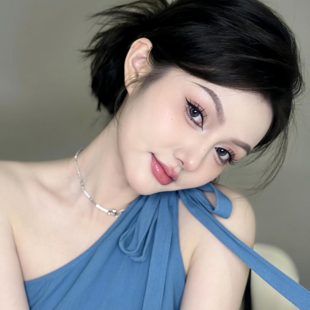 诗雨睡不醒˚