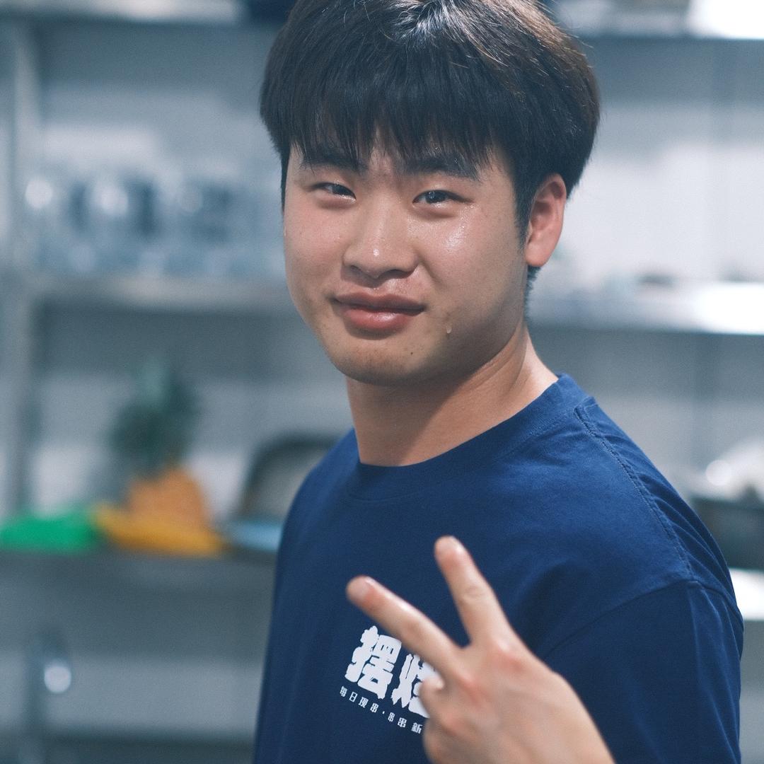 弟弟（摆烂吃点烧烤）