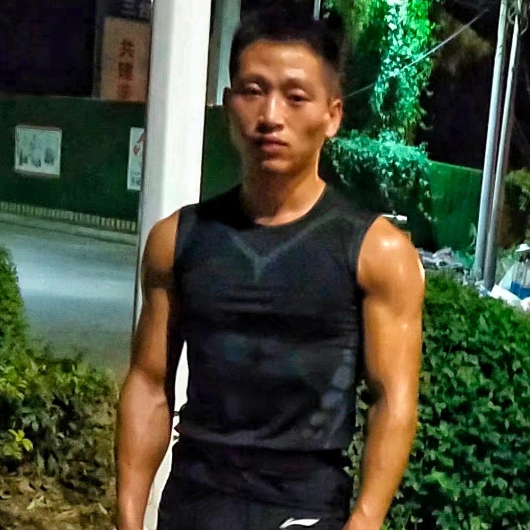 王均  踢打摔