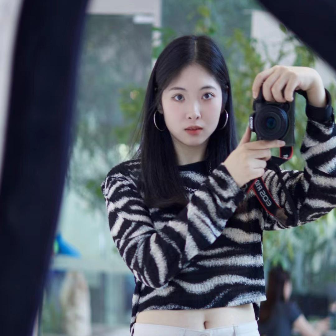 小洪起床拍照了