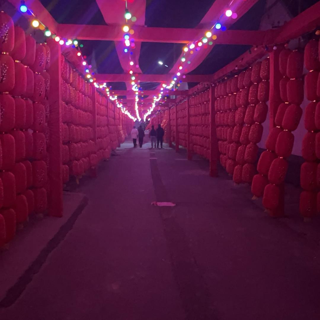 886