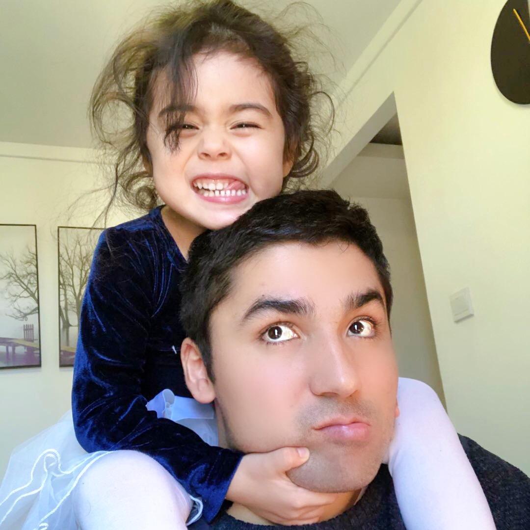 Abdulhabir老师和女儿