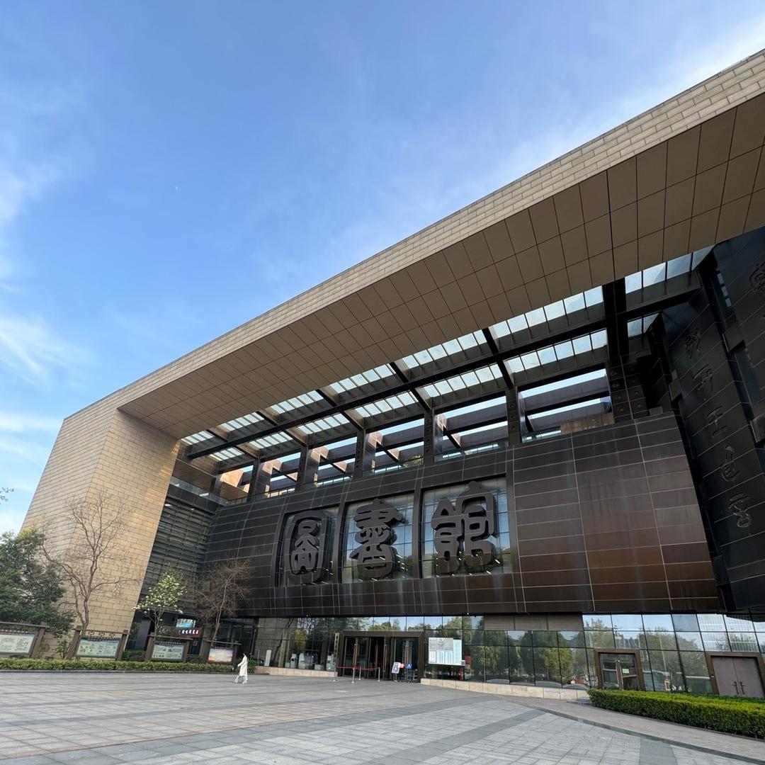 水清云淡，烟久如画