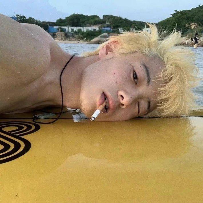 那男的
