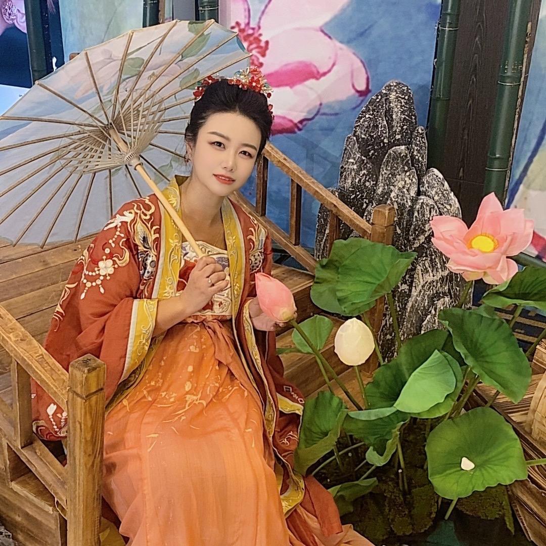 莉莉探店