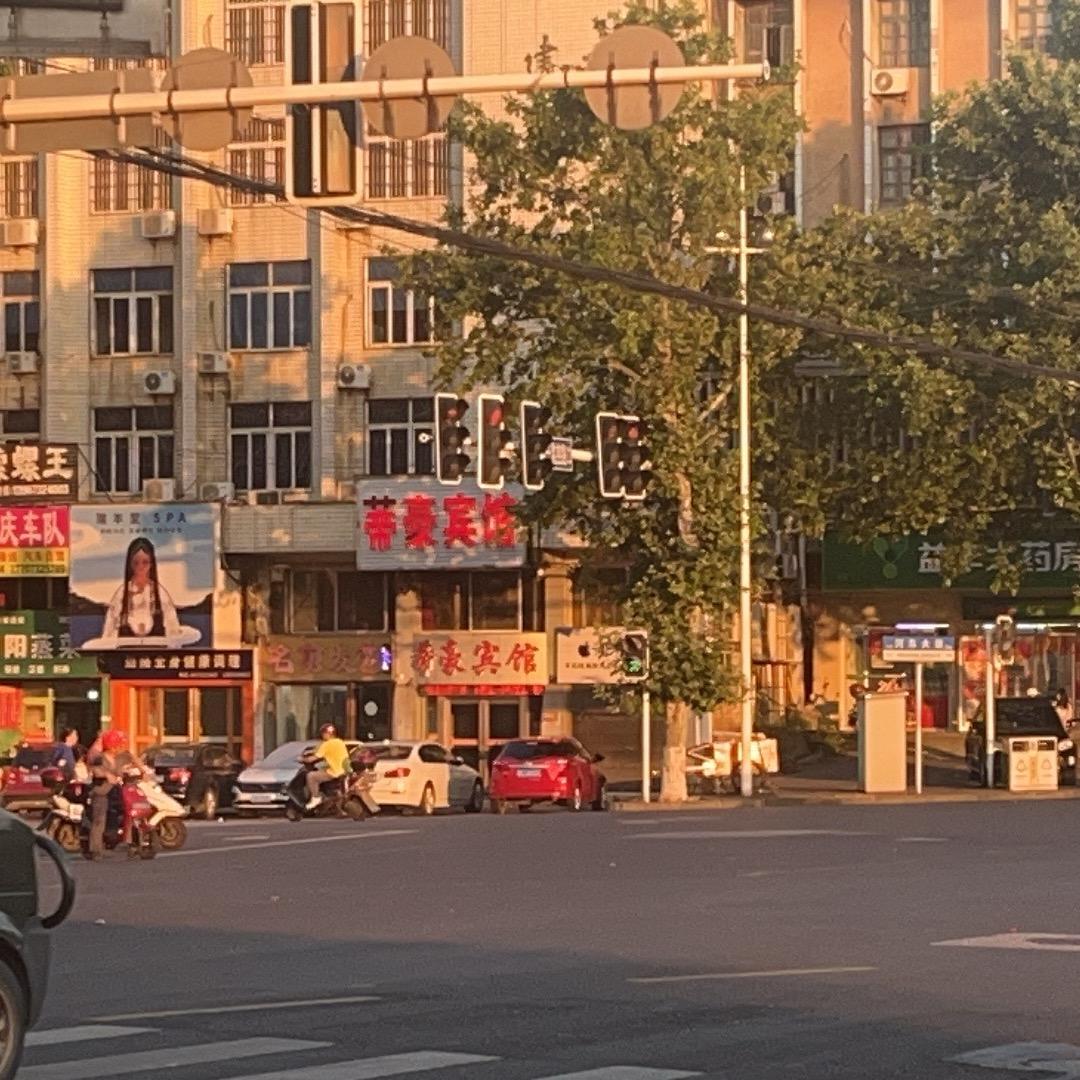 特别喜欢咬字不太准的女孩子