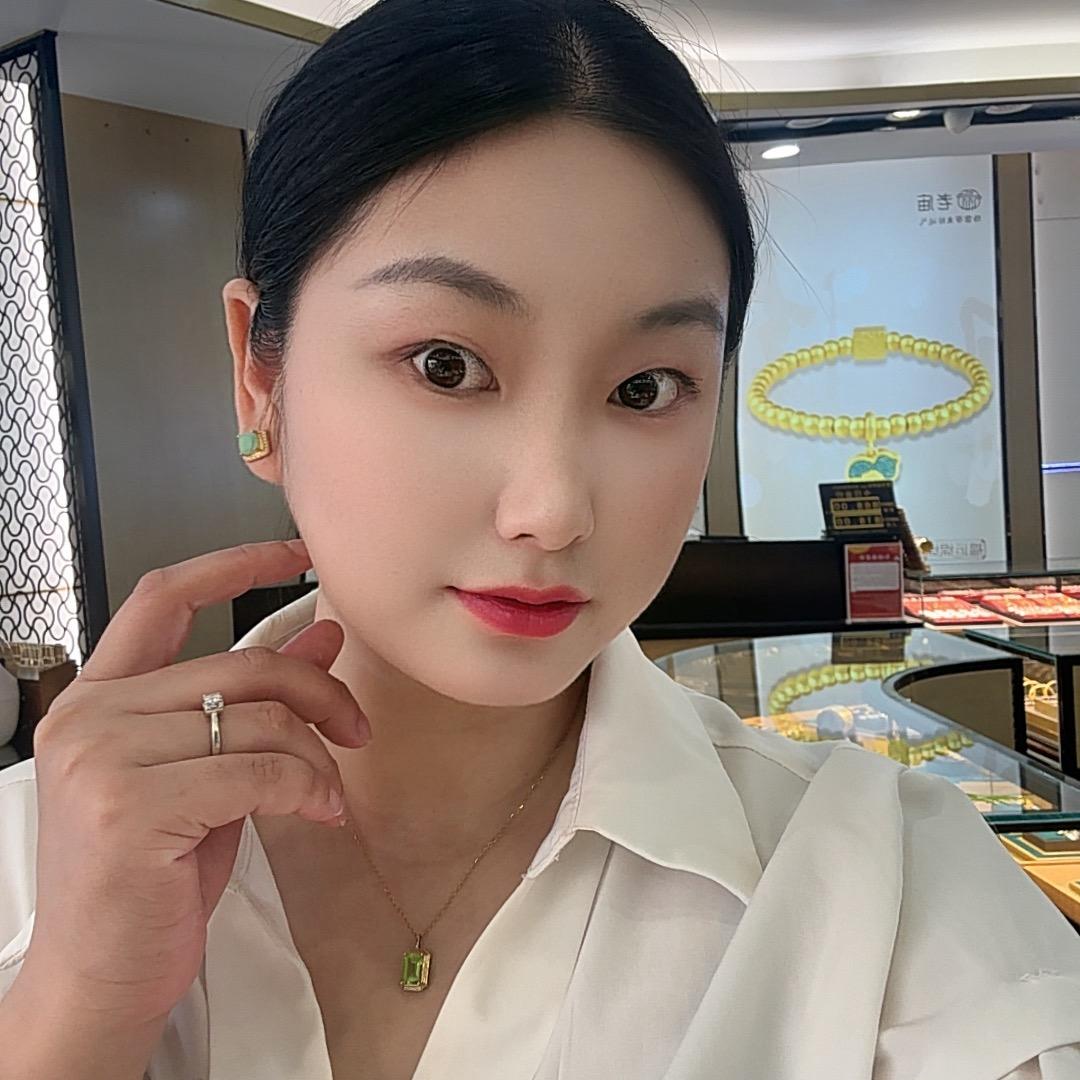 垠地广场老庙何主任