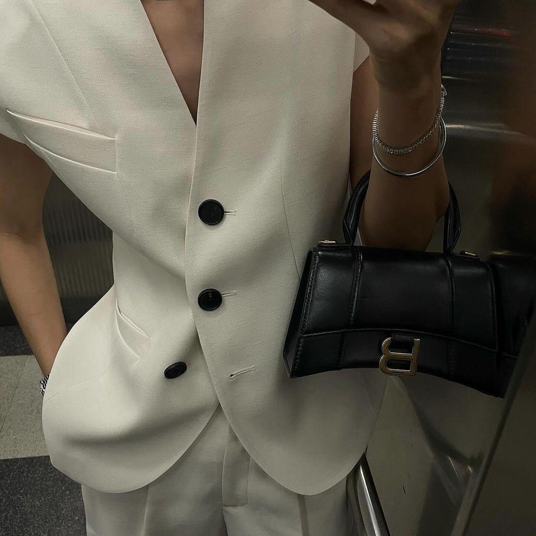 潘百亿私服