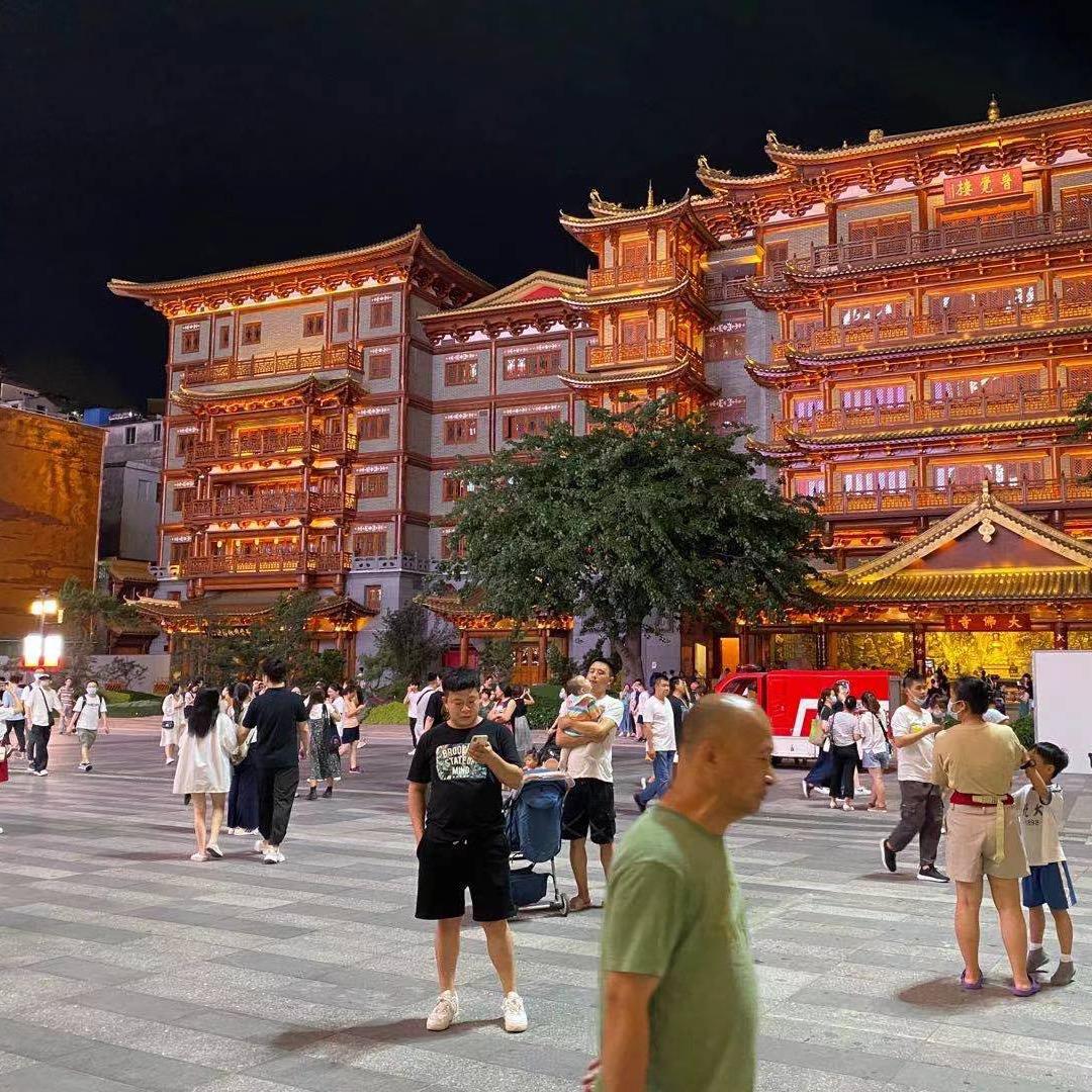 何必问