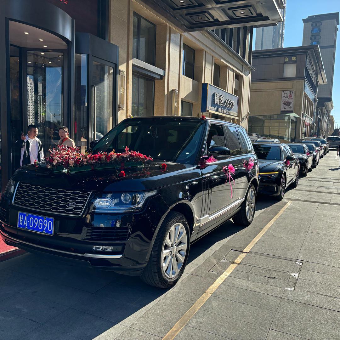 路虎揽胜小姐姐